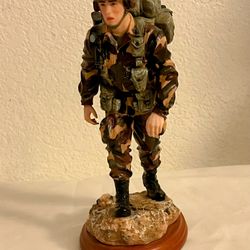 Handcrafted Vanmark American Heroes US Soldier Medic! Figurine AH81501
