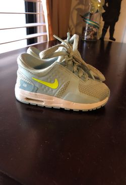 Toddler size 6 NIKE SHOES