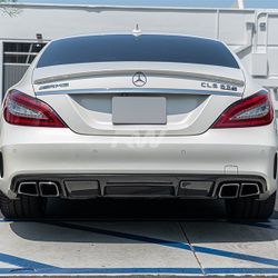 2012-2018 CLS (W218) Rear Carbon Fiber Diffuser 