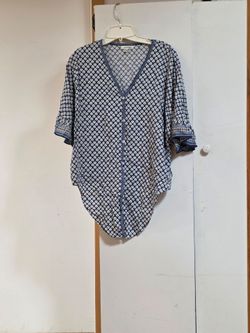 Max Studio Navy and White Printed V-Neck Button Front Blouse