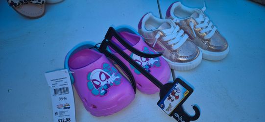 New toddler  shoes size 5 and 5/6