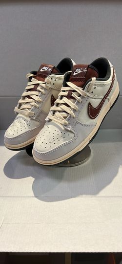 NIKE DUNK LOW SE “DARK PONY SOFT PEARL”