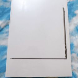 ( New Sealed ) M2 MacBook Air 13.6” • 1 Year Apple Warranty