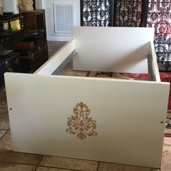BED FRAME 