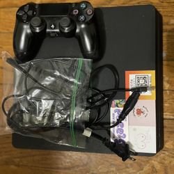 PS4 Slim 