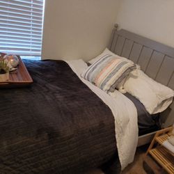 Twin Bed Set 3 Pcs In Great Condition (No Mattress) 