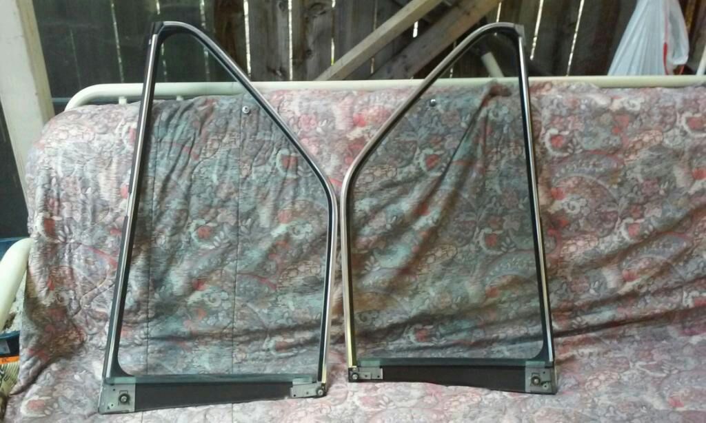 BMW E30 2dr. Rear quarter vent pop out windows for Sale in Hesperia, CA ...