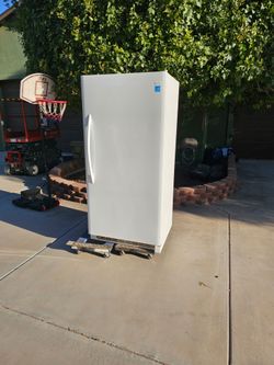 Frigidaire upright garage ready freezer