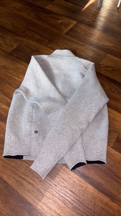 Lululemon size 6