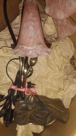 Looks like Tiffany table lamp 3 tulips brass stems (2) available