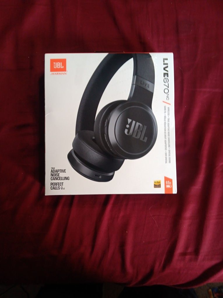 JBL Live 670NC - Wireless On-Ear Headphones with True Adaptive Noise Cancelling - Black