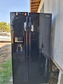 SAMSUNG REFRIGERATOR