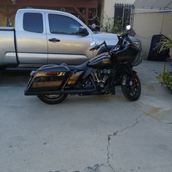 2023 Harley 200 Miles Clean and Clear Title $55 K CASH ONLY 