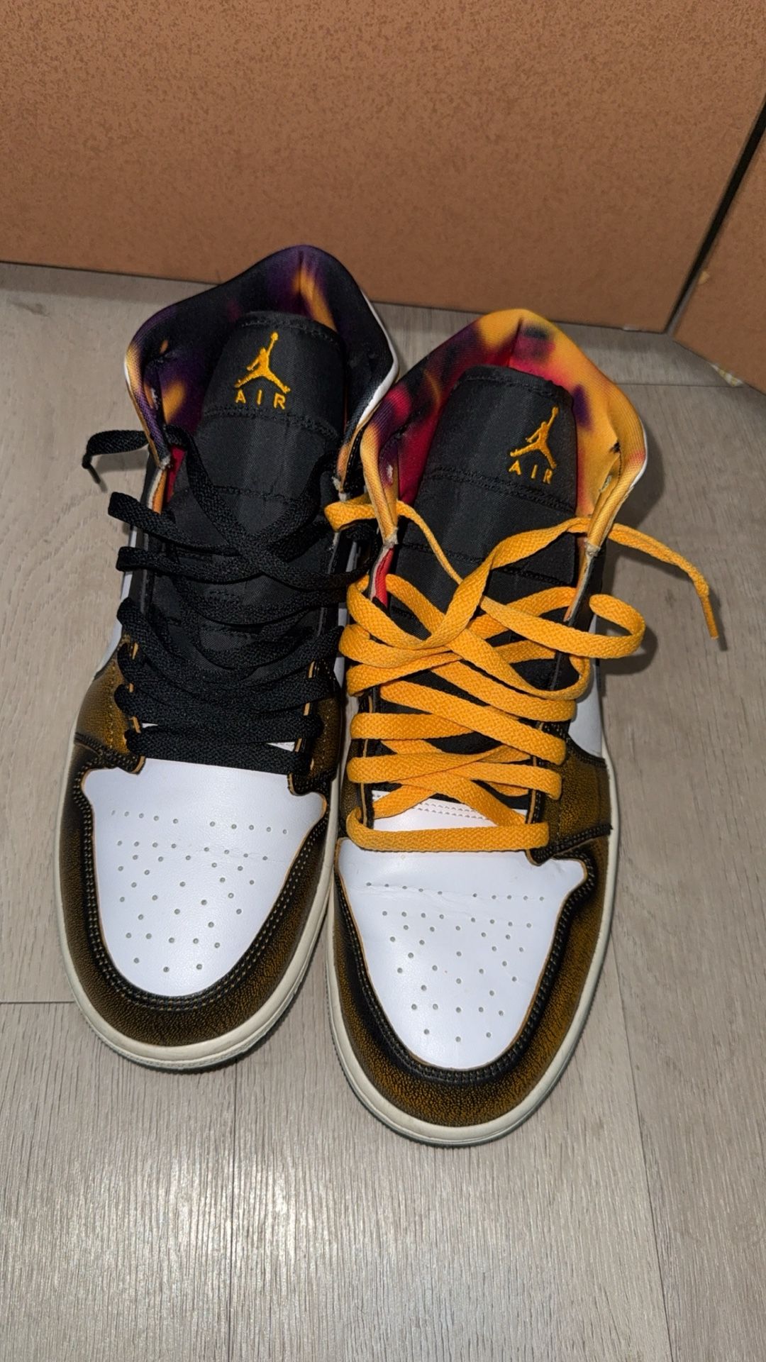  Jordan 1 Mid SE 'Wear-Away - Tax