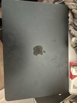 2024 Apple MacBook Air 15-inch M3 chip 24gb RAM 512GB SSD
