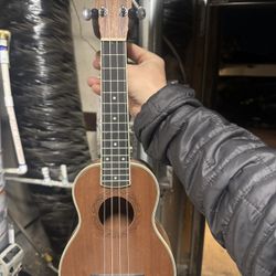 Lohana Ukulele With Wall Mount And Tuner 