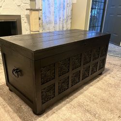 Coffee Table/Storage Chest