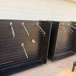 slatwall gondola display with wheels