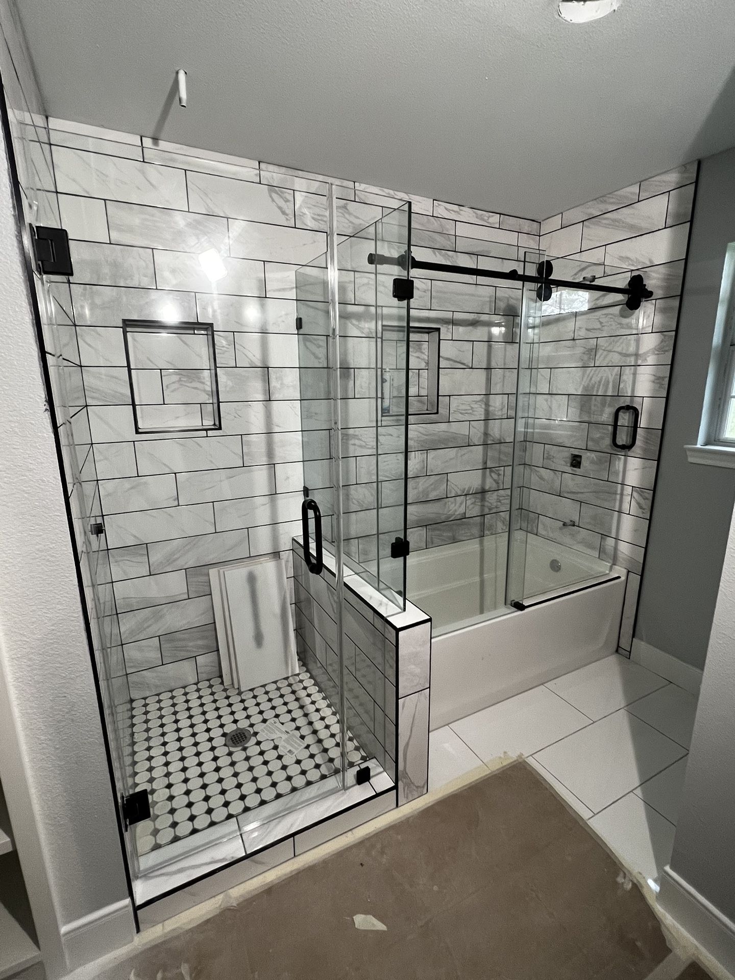 Frameless Shower 