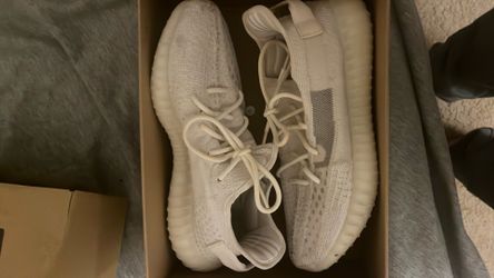 Yeezy 350 v2 white size 10 1/2