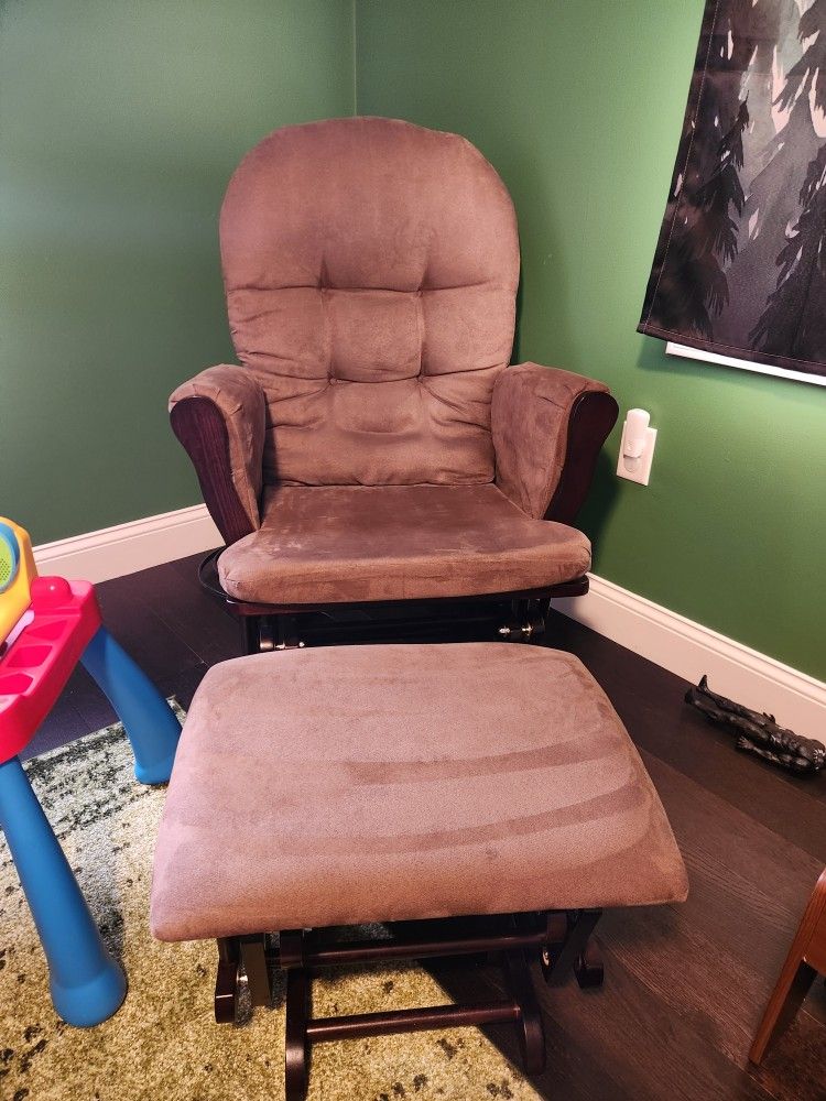 Glider With Ottoman