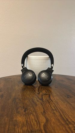 Black JBL Live 460NC Headphones