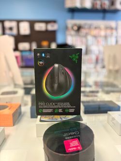 Razer Pro Click V2 Vertical (Black) 30K DPI, 2.4G/Bluetooth/USB-C, Ergonomic