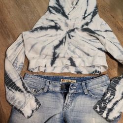 Cute Outfit Shorts And Swearer 