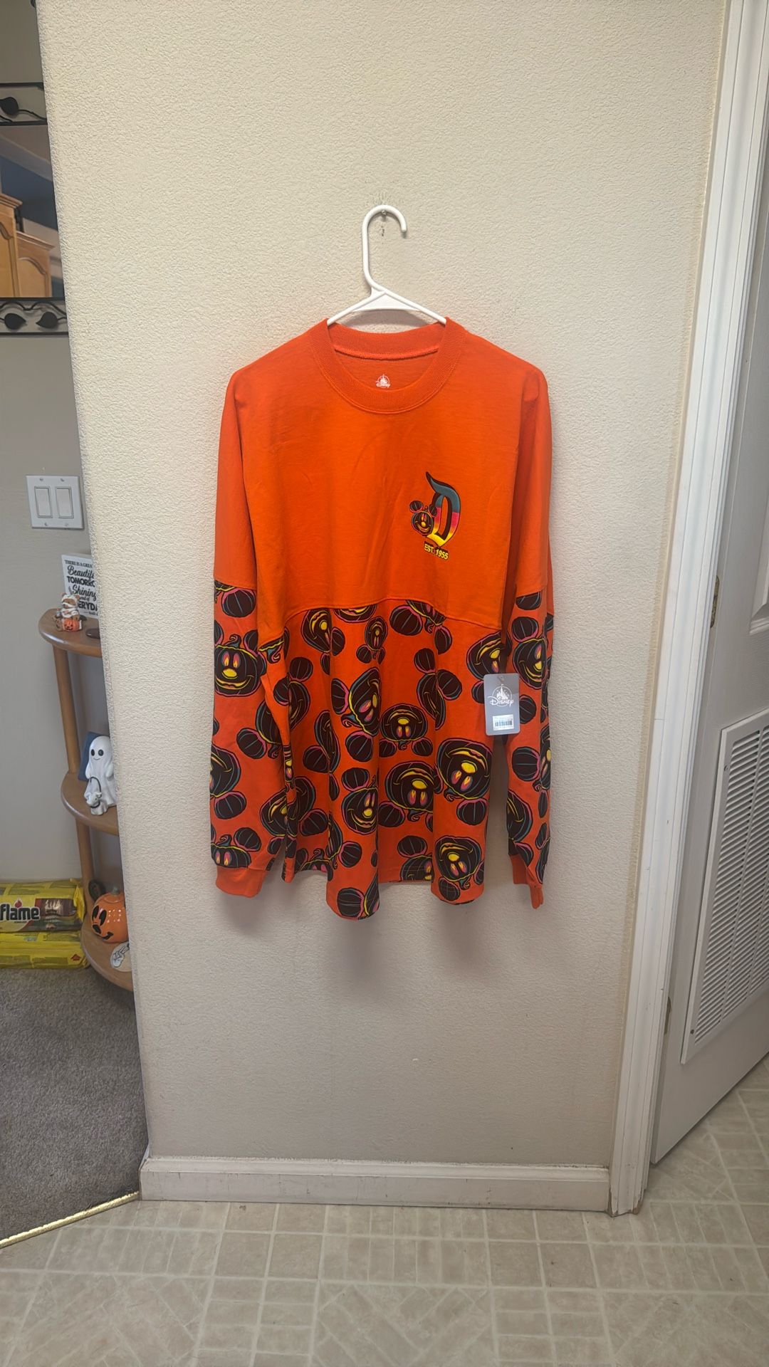 New With Tags Mens Women’s Unisex XL Extra Large Mickey Mouse Disneyland Disney Parks Halloween Pumpkin Spirit Jersey