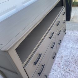 ✨Refinished Vintage Wood Dresser/TV Stand