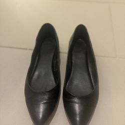 Coach And Four - Flats. Size 9 In Great Condition!