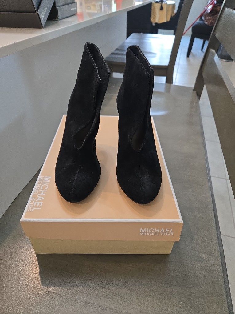 Michael Kors Black Booties Size 7m Suede