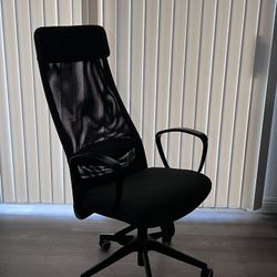 Modern Mesh Desk Chair w/ Headrest – Excellent Condition