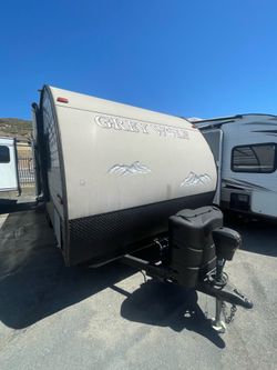 USED 2015 FOREST RIVER RV CHEROKEE GREY WOLF 21RB