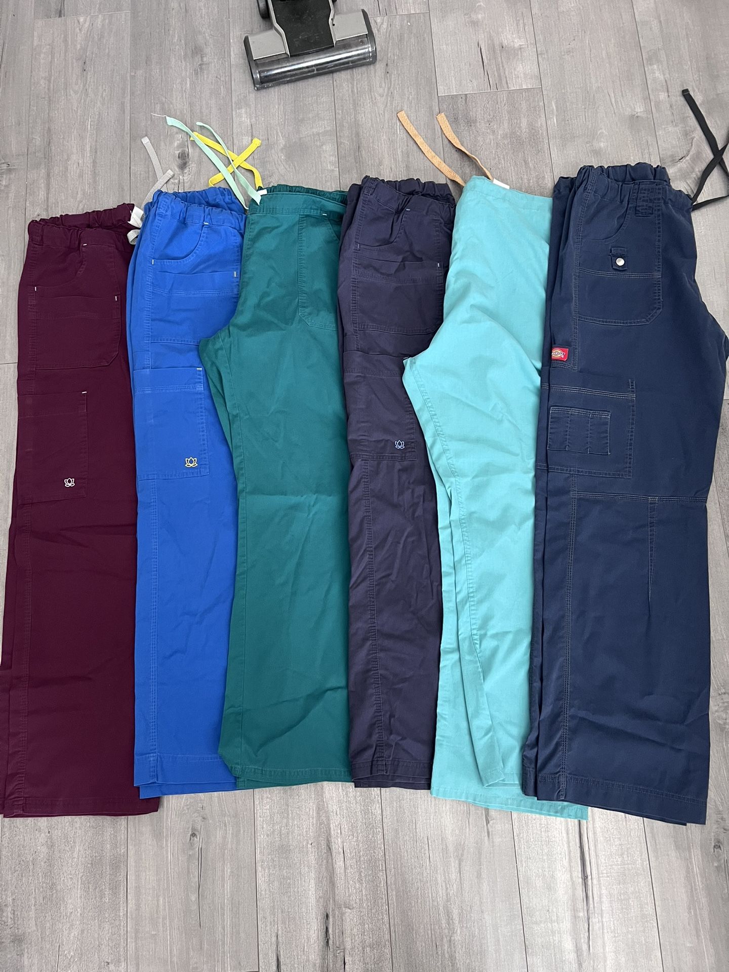 WOMEN’S SCRUBS / PANTS M  $15.00 EA