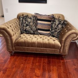 Art Van Collection , 1 Love Sofa