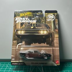 Hot Wheels Premium Fast and Furious 1970 Dodge Charger R/T Chase