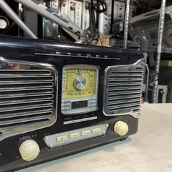 Crosley Vintage looking Radio