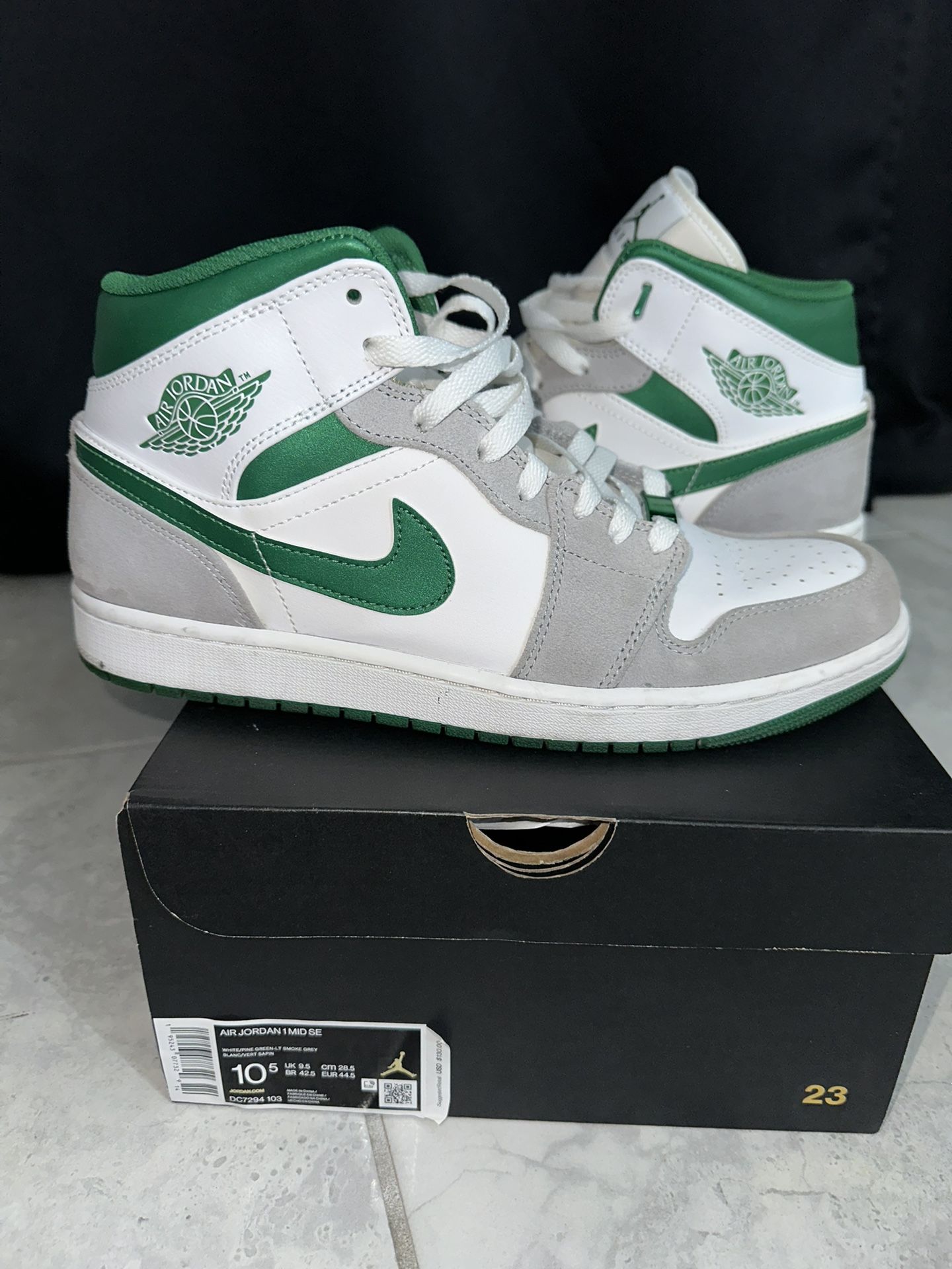 Air Jordan 1 MID SE
