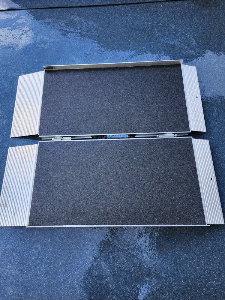 Ez Access Suitcase Portable Wheelchair Ramp $40