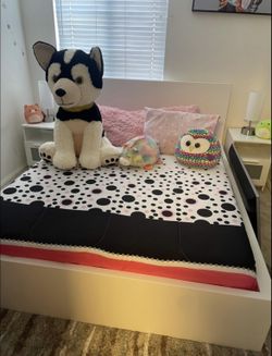Queen size Bed
