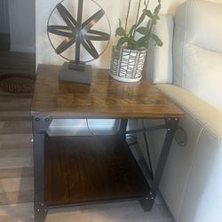 End table and coffee table for Sale