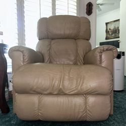Recliner Lazy Boy Chairs (2)