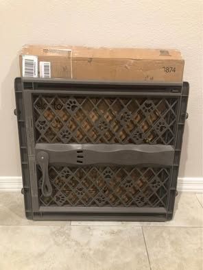 Pet Gate / Safer Gate - Fits Openings 26” - 40”