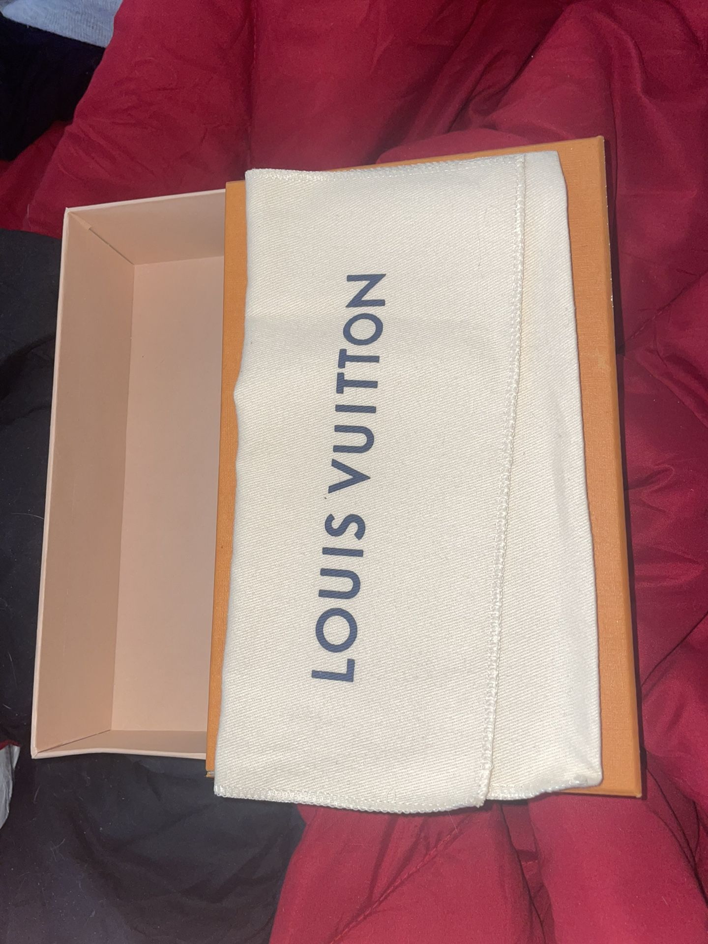 Reversible Authentic Louis Vuitton Bandeau for Sale in Aurora, IL - OfferUp