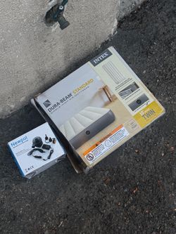 Intex Dura-Beam Standard Twin Air Mattress with Pump