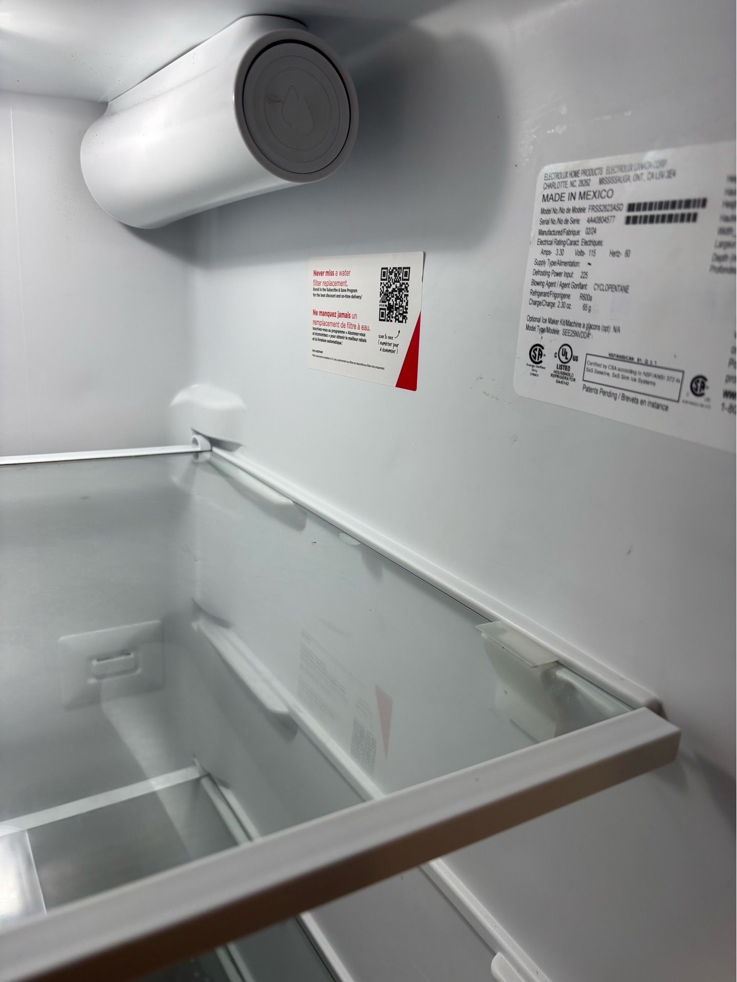 Refrigerator Frigidaire!!!! Great new condition!!!