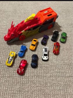 Hot Wheels City Dragon Launch Transporter, Spits Cars From Its Mouth, Gift for Kids 3 Years & up