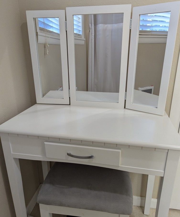 LIKE NEW! Vanity Table and Stool with Tri-Fold Mirrors and Drawer. Spotless!