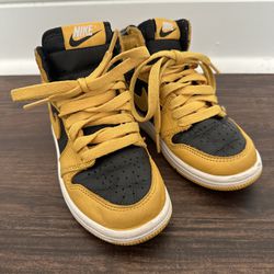 Boys Size 12C Black & Yellow Jordan 1s 